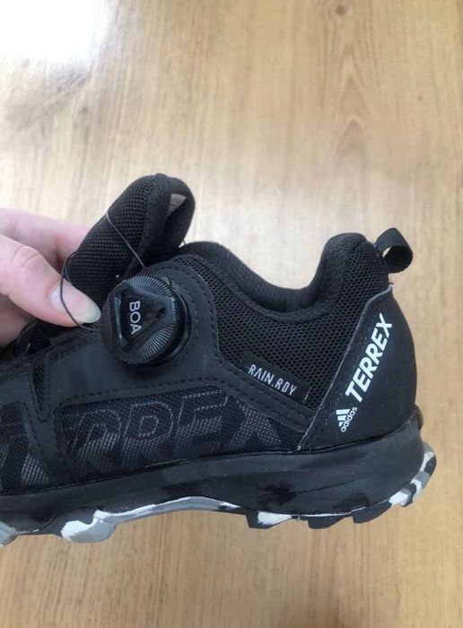 Дитячі черевики, кросівки adidas.