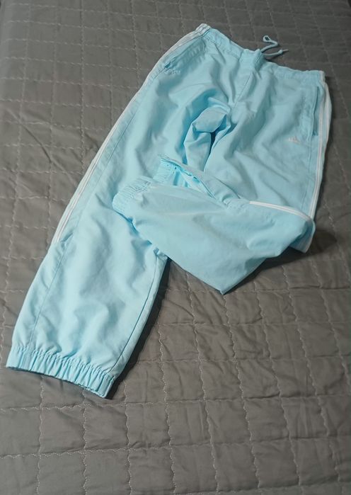 Piękne błękitne spodnie adidas 40