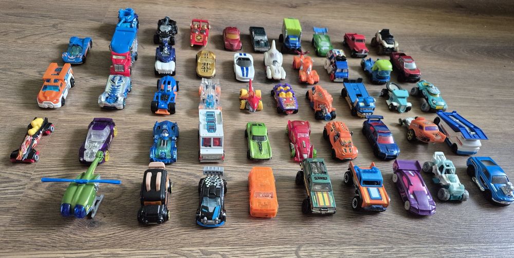 Машинки hot wheels