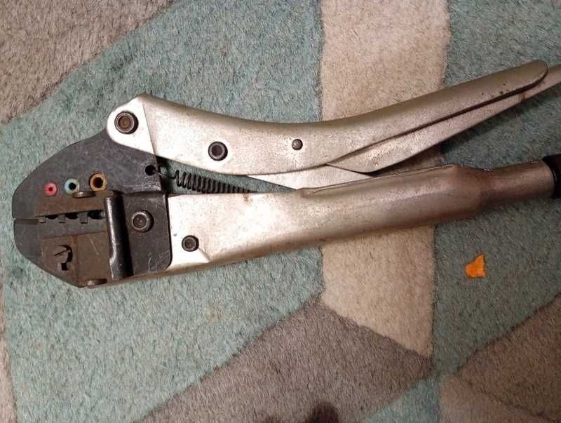 Alicate cravar terminais UNIOR 220A eletricista