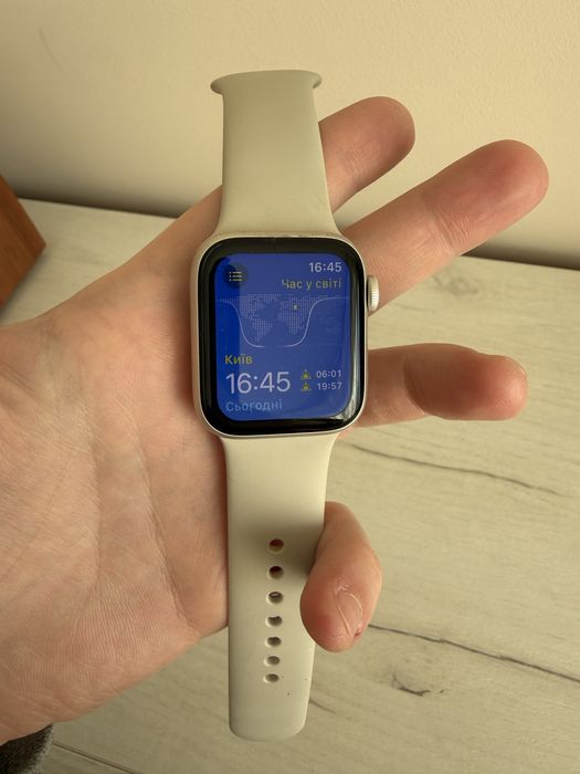 Apple Watch SE 2gen 40mm + новий ремінець в подарунок