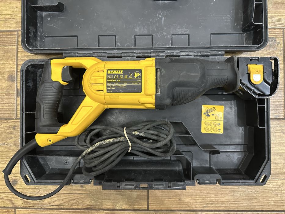 Pilarka, piła szablasta DeWalt DWE305 - 2022r. | walizka