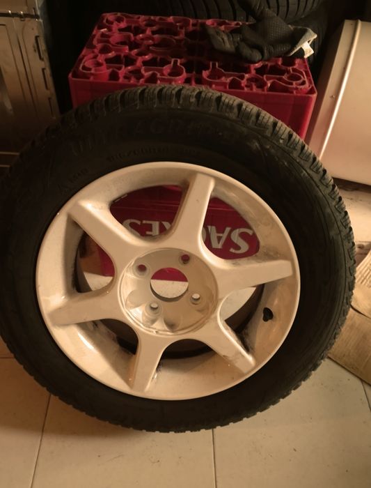 Jantes 14 com pneus novos. Furacão Fiat lancia