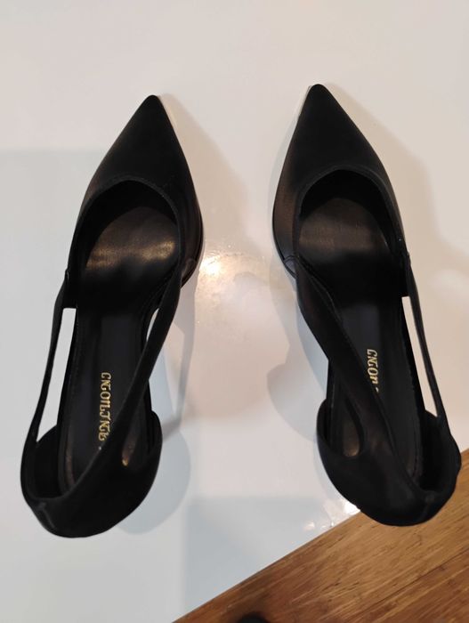 Czarne Szpilki z wycięciem z boku