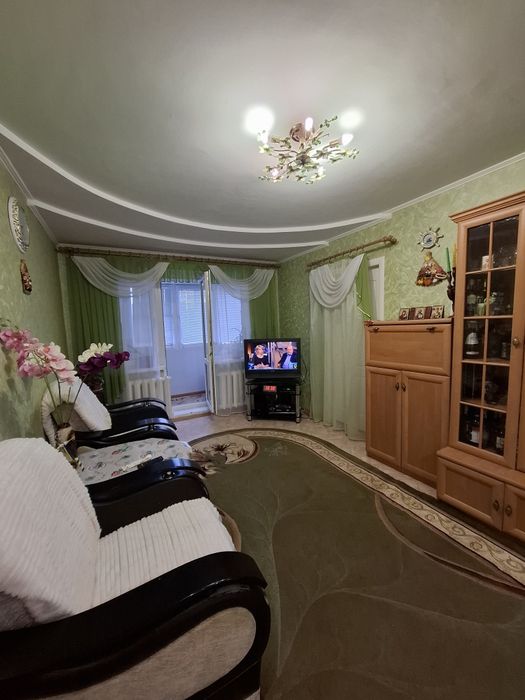 Продам 2х кімнатну квартиру біля 16 міськлікарні ( 44 квартал)+ гараж