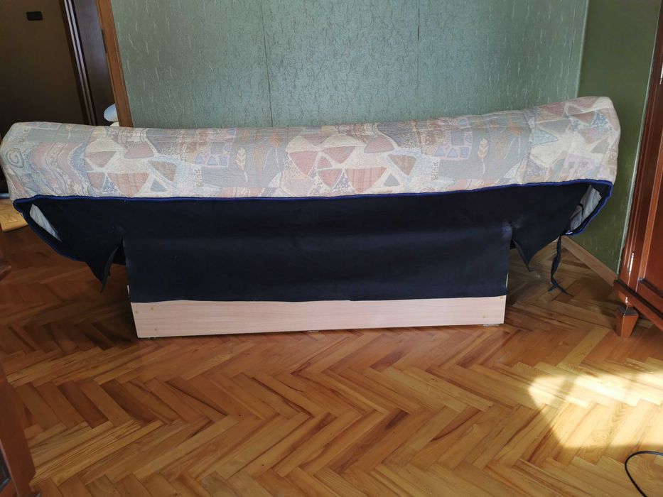 Sofa rozkładana z pojemnikiem