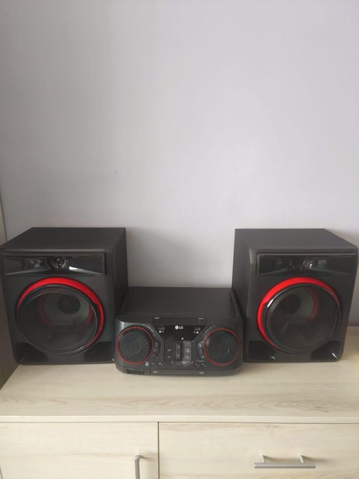 Wieża LG z 2 głośnikami