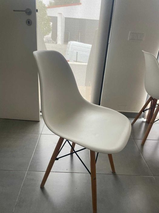 Vendo Conjunto de mesa e 5 cadeiras – estilo moderno e funcional