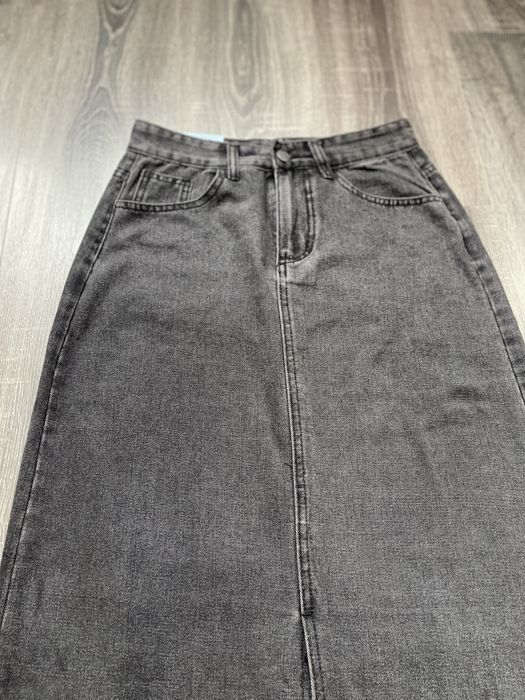 Джинсова спідниця міді