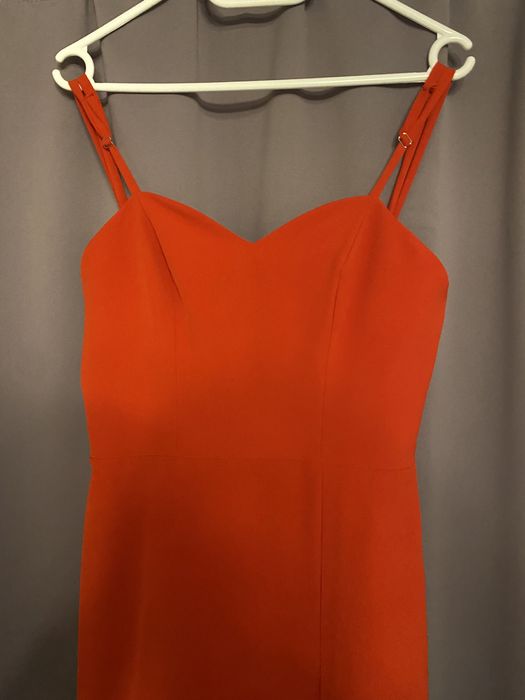 Вечернее красное платье с разрезом