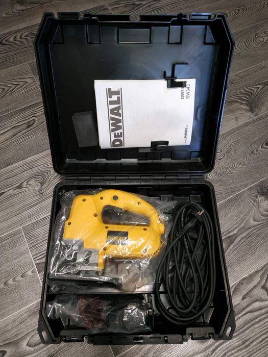 Лобзик електричний DeWALT DW341K