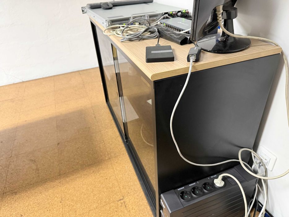 Mesa de escritório 190x90 cm com estante/vitrina