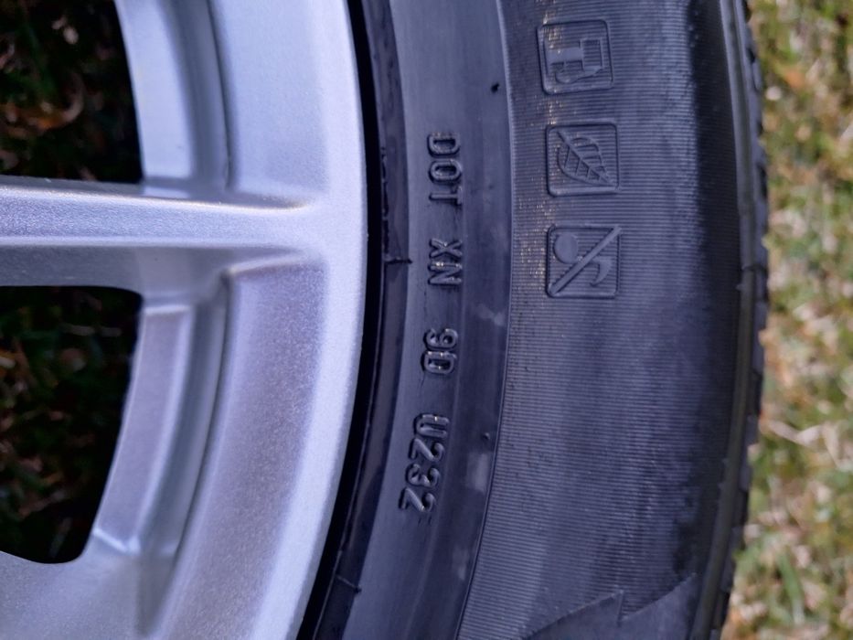 Vendo ou troco Pneus Pirelli 235 65 R18 - jantes não incluídas