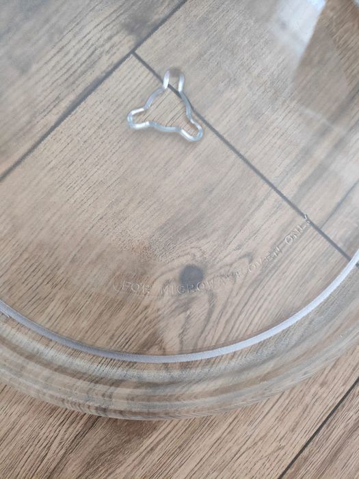 Talerz szklany do kuchenki mikrofalowej.