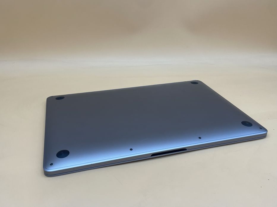 Macbook air 2020 m1 256 gb ssd 16gb батарея 83 цикла!