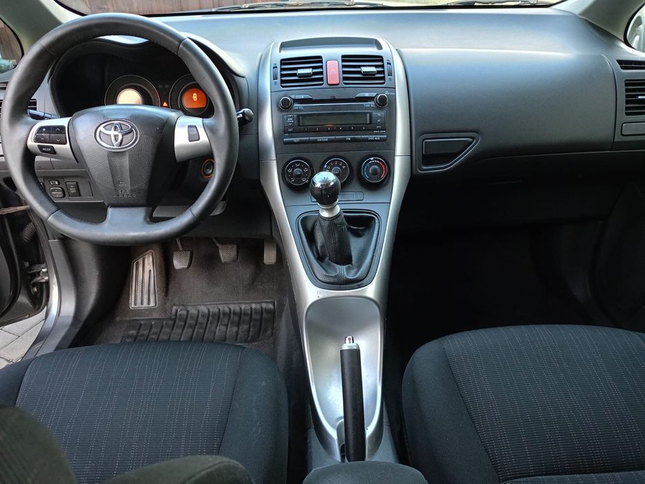 Toyota Auris 1.3 VVTI 97KM