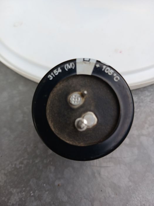 продам конденсатори нові 80гр. за один. є 3шт.