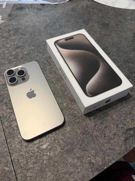 iPhone 15 Pro 128GB Natural Titanium – stan idealny bez uszkodzeń + gratisy etui Karl/Guess/Classic