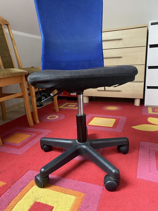 Krzeslo biurowe na kółkach