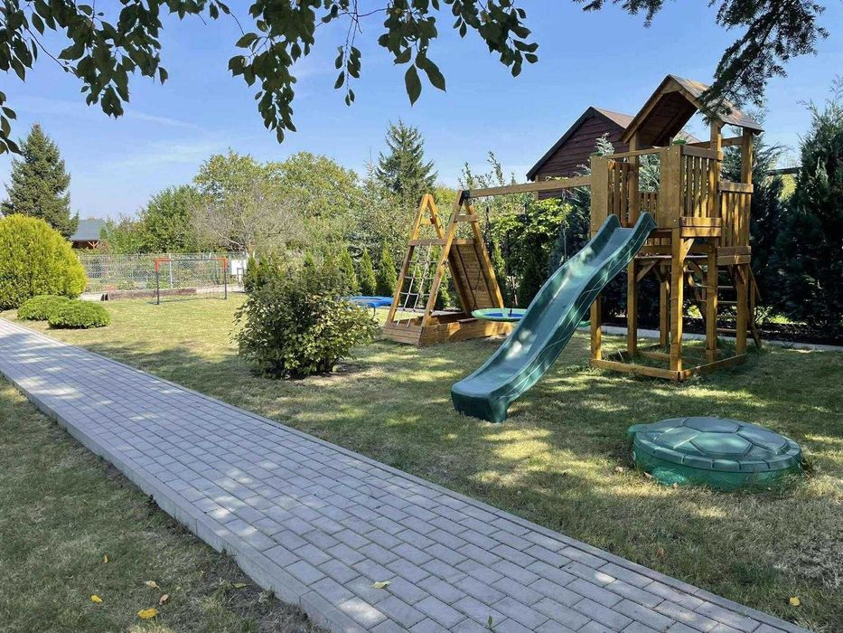 Zadbana działka ROD Pod Lipami Września ul. Działkowców 411 m² – dużo zieleni, plac zabaw, idealna dla rodziny - Więcej