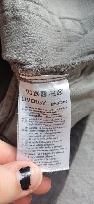 Spodnie marki Livegry