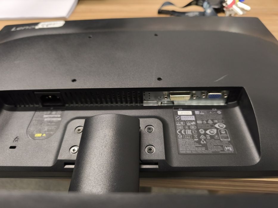 Monitor LCD  do biura, pracy nauki dla dziecka