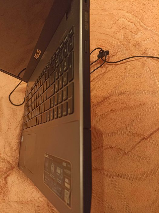 Ноутбук Asus x550c