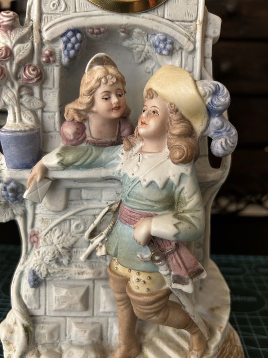 Relogio de porcelana antigo