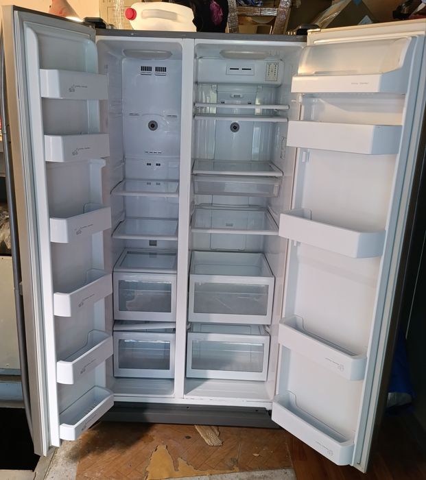 Холодильник Samsung двох дверний, side-by-side, сірий н