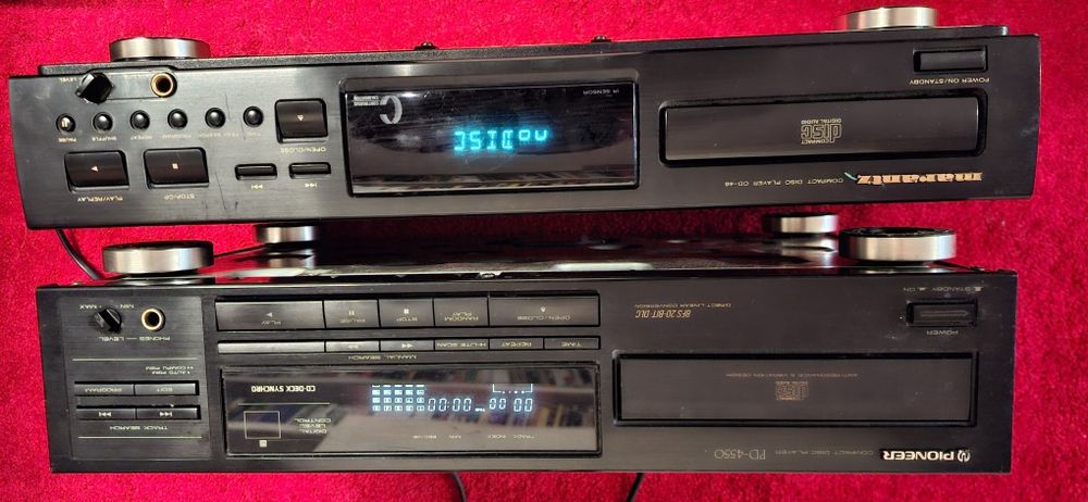 Dois leitores de CD pioneer e marantz e amplificador pioneer avariado