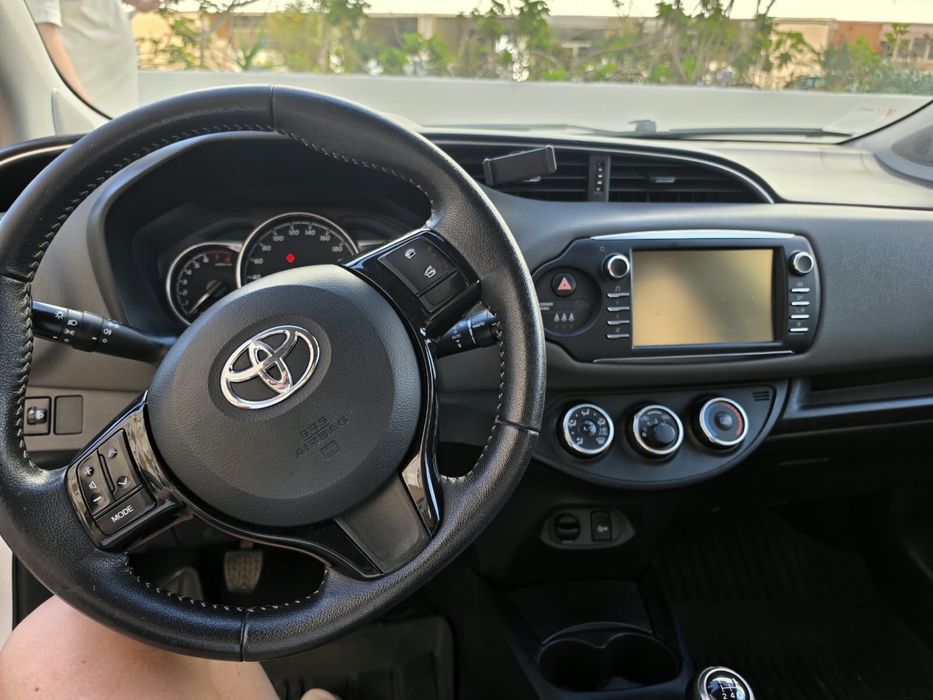 Toyota Yaris 1.0 exclusive foto 5
