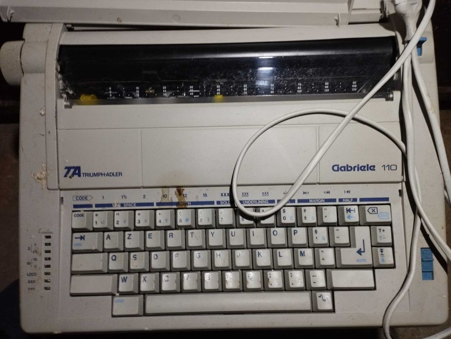 Maquina de escrever Triumph-Adler Gabriele 110, usada