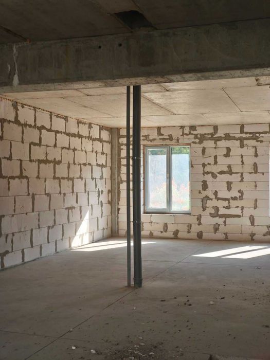 Продам  фасадное помещение на Таирово в ЖК Виа Рома.  1L21