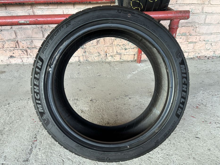 Пара літніх шин 205/45R17 Michelin