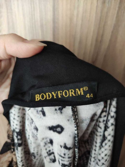 Sukienka imprezowa w wężowy wzór Bodyform Turcja rozmiar M