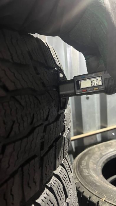 Комплект зимової гуми 215/65/16с