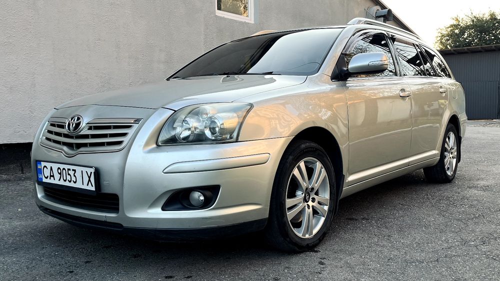 продам автомобіль тойота авенсіс