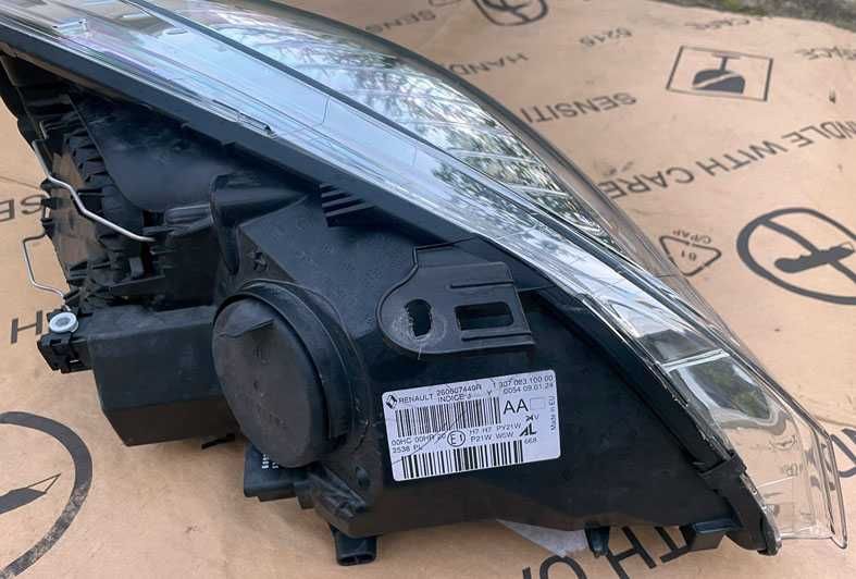 otica frontal ESQ renault megane III . fase 1 + 2