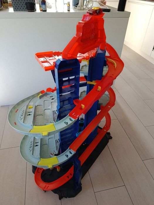 Hot Wheels City Mega Garaż T-Rexa (lub Ultimate Garage)