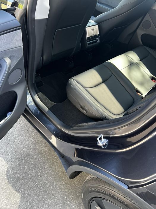 Продам Tesla model Y.