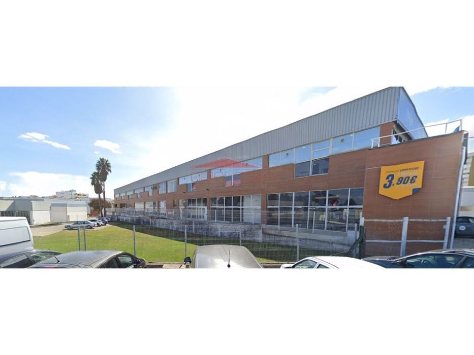 Lojas ( temos7) alugadas termo certo no Vale das Cerejeiras Setúbal