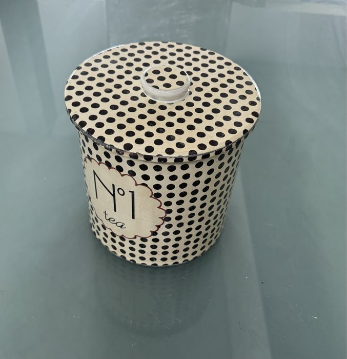 Dois pucaros para guardar frutos secos ou outras coisas.