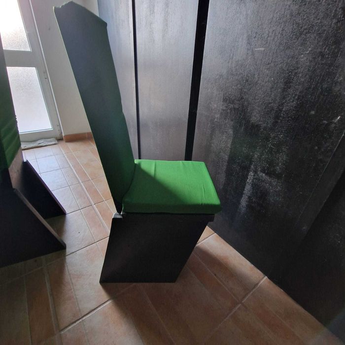 Mesa jantar com 12 cadeiras. Rustico. Motivo: Saude