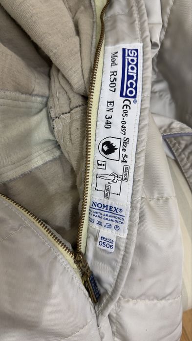 Fato competiçao Ford Racing Qatar Rally Team