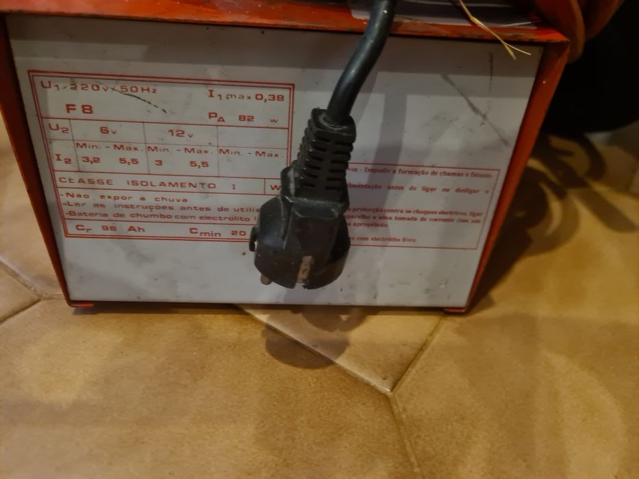 Carregador de baterias 220V
