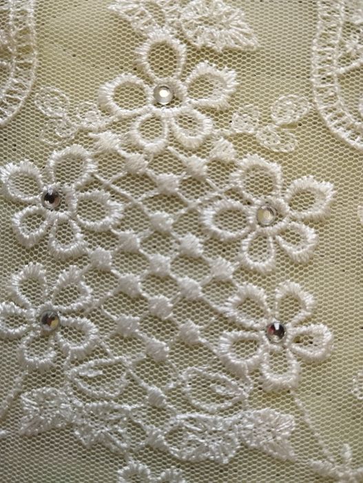 Красивая скатерть. Размер 160 на 240. Смотрите все фото.