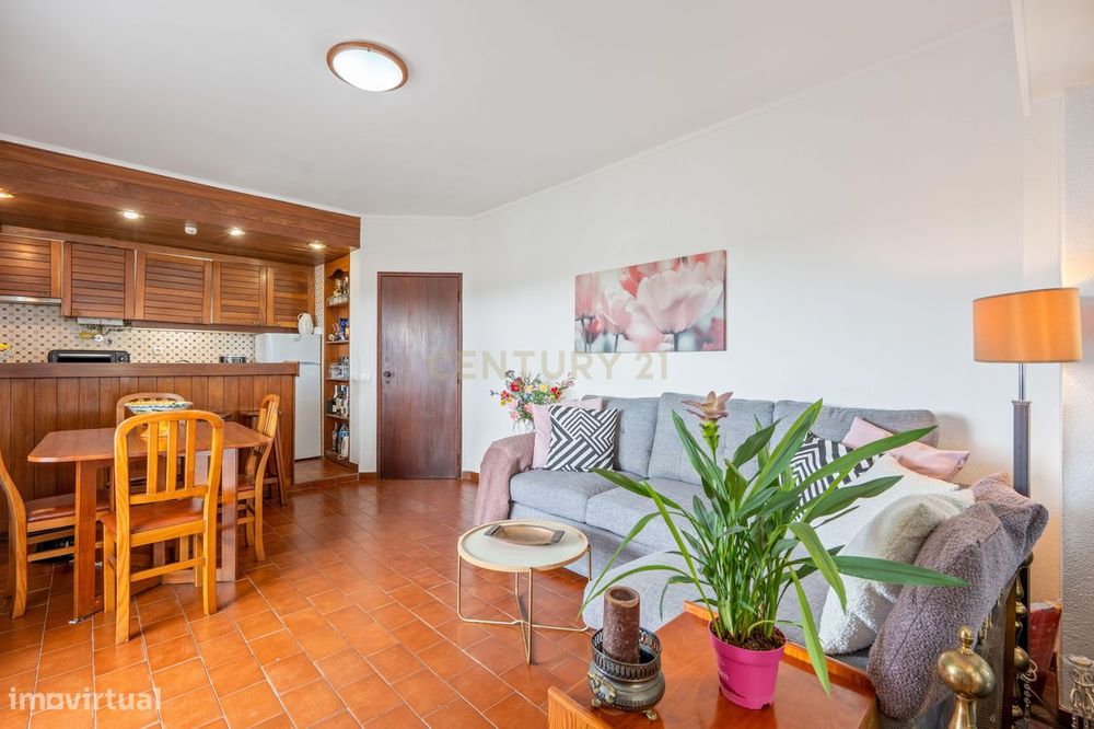 Apartamento T1 com varandas e vista mar no Parque das Amendoeiras — Vi