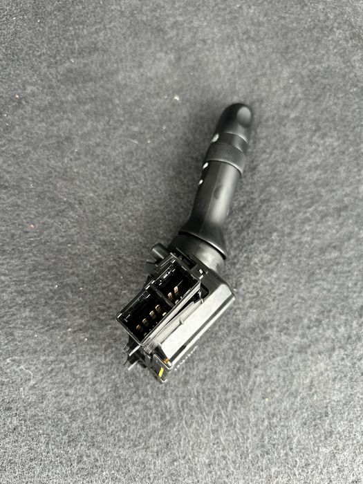 Перемикач підрульовий правий 83114FJ070 Subaru