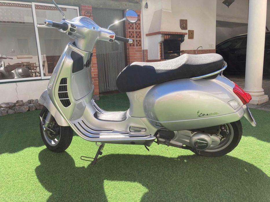 Vespa GTS 125 ano 2010 com 2600kms