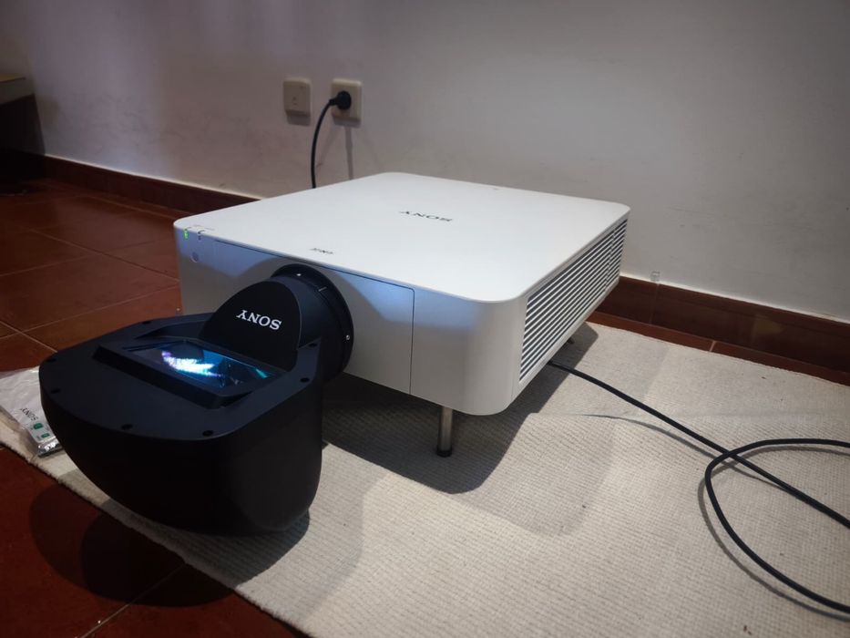Projetor Profissional Sony VPL-FH60